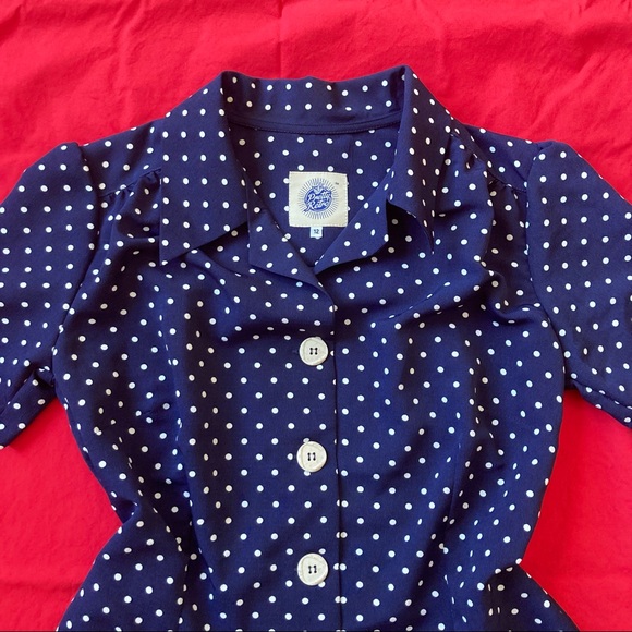 Gorgeous Pretty Retro 40s blouse in navy polka dot - Picture 2 of 5